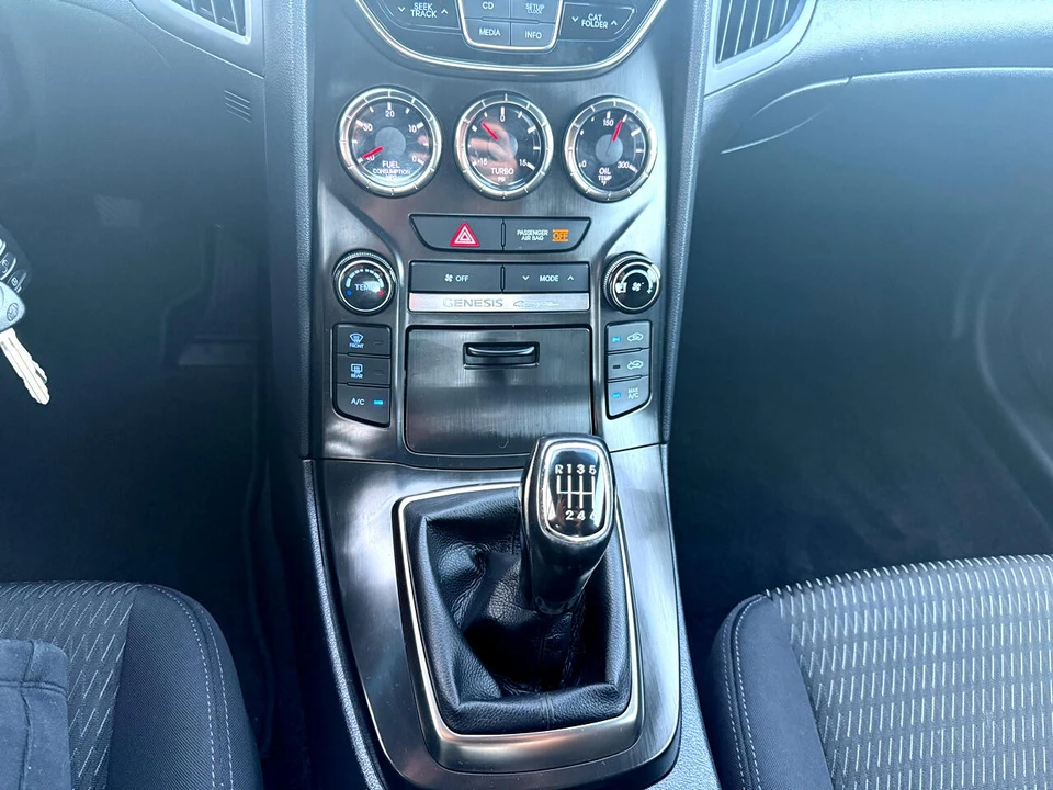 2013 Hyundai Genesis Coupe - Image 19 of 21