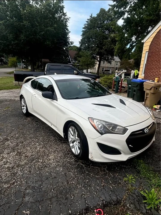 2013 Hyundai Genesis Coupe - Image 2 of 6