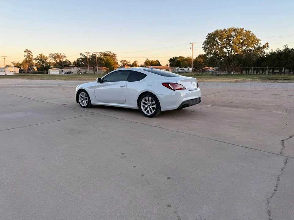 2013 Hyundai Genesis Coupe - Image 10 of 17