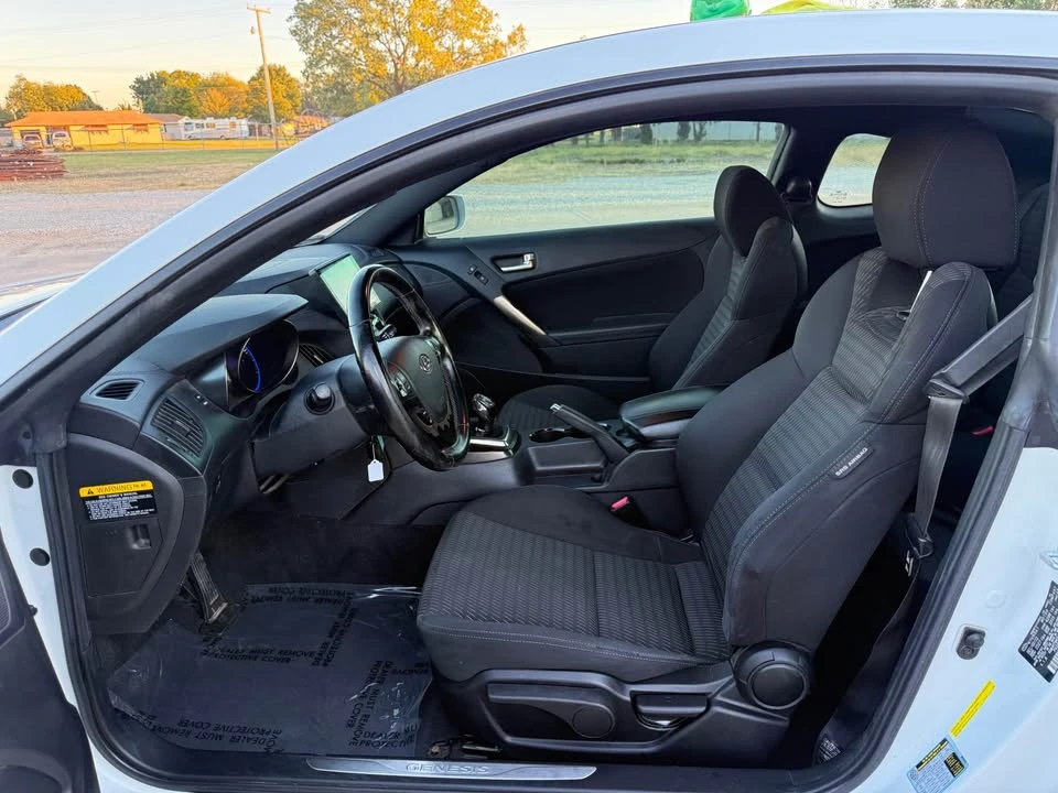 2013 Hyundai Genesis Coupe - Image 15 of 17