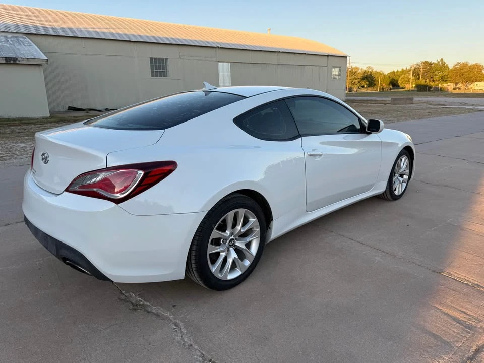 2013 Hyundai Genesis Coupe - Image 8 of 17