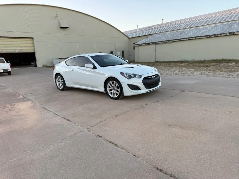 2013 Hyundai Genesis Coupe - Image 12 of 17