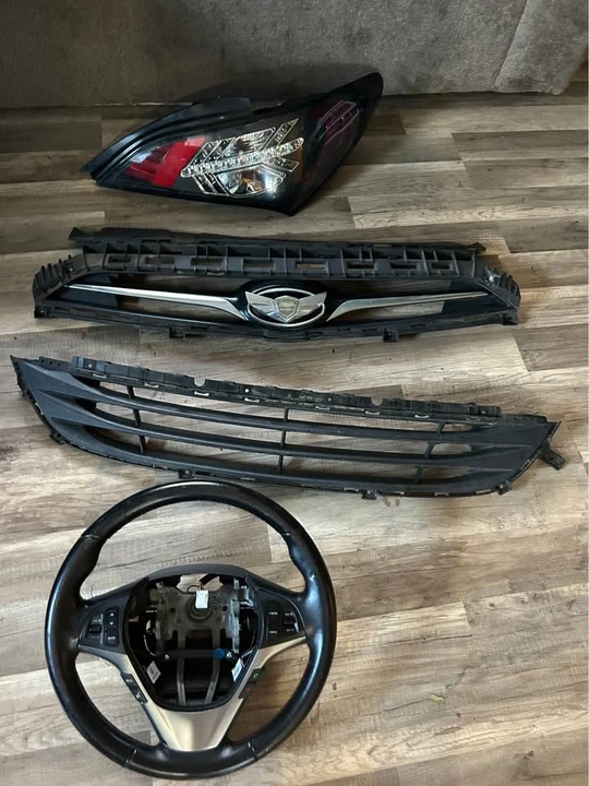 2013 Hyundai Genesis Coupe - Image 11 of 12