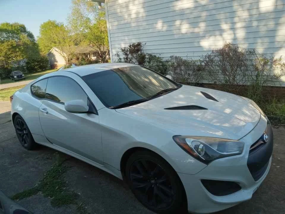 2013 Hyundai Genesis Coupe - Image 2 of 3