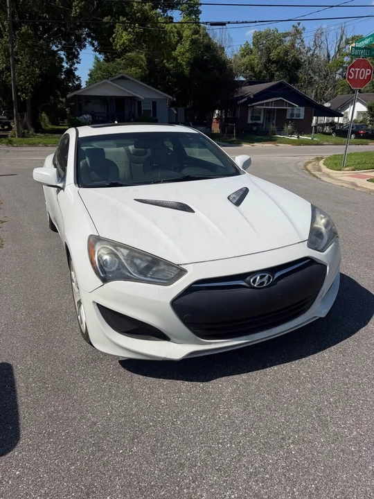 2013 Hyundai Genesis Coupe - Image 2 of 10