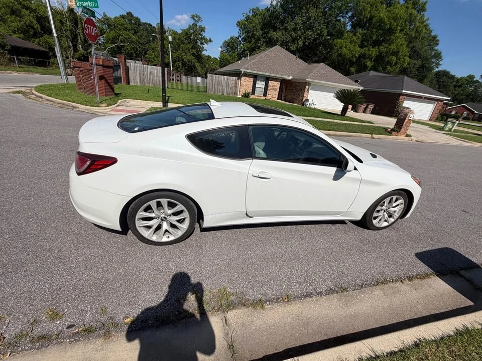 2013 Hyundai Genesis Coupe - Image 5 of 10