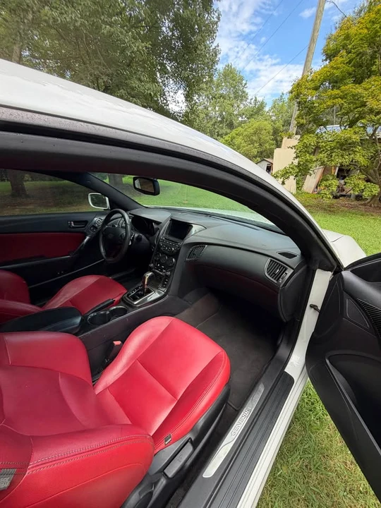 2013 Hyundai Genesis Coupe - Image 11 of 12