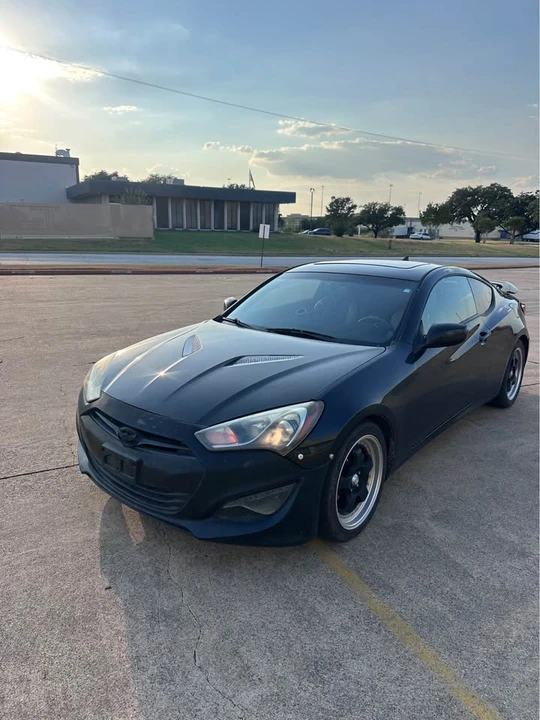 2013 Hyundai Genesis Coupe - Image 2 of 11