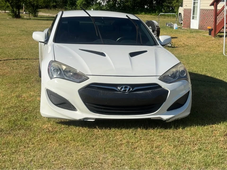 2013 Hyundai Genesis Coupe - Image 2 of 10