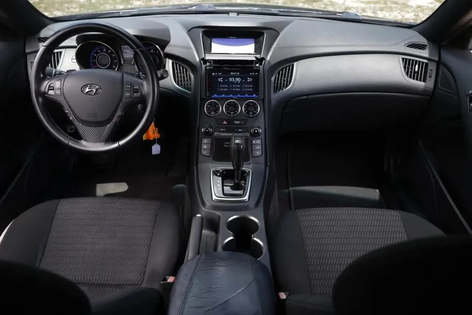 2013 Hyundai Genesis Coupe - Image 2 of 9