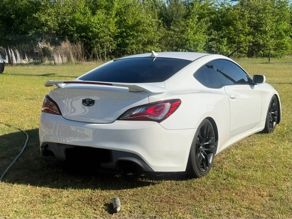 2013 Hyundai Genesis Coupe - Image 4 of 10