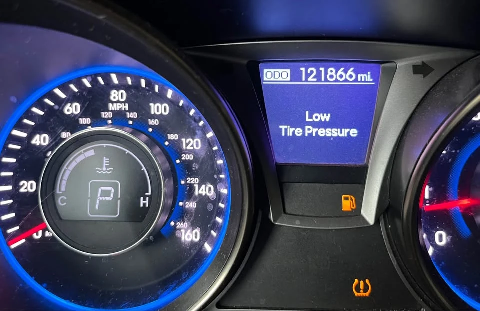 2013 Hyundai Genesis Coupe - Image 12 of 19