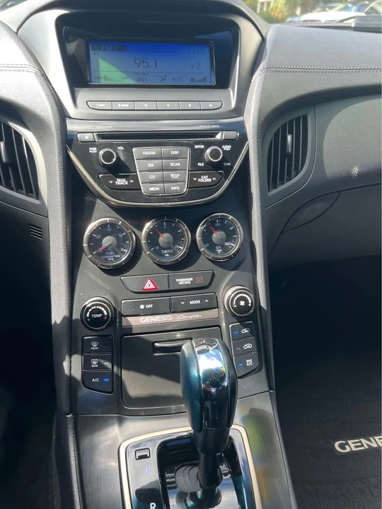 2013 Hyundai Genesis Coupe - Image 8 of 12