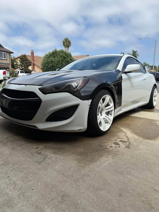 2013 Hyundai Genesis Coupe - Image 2 of 10