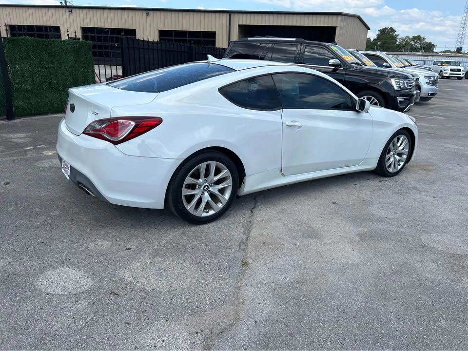 2013 Hyundai Genesis Coupe - Image 4 of 8