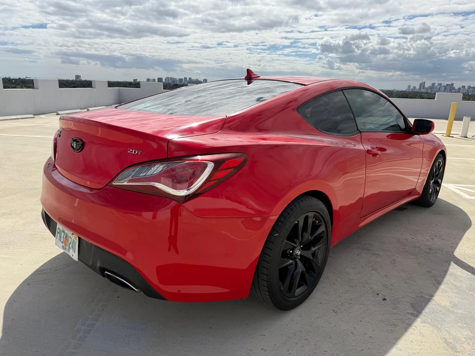 2013 Hyundai Genesis Coupe - Image 17 of 31
