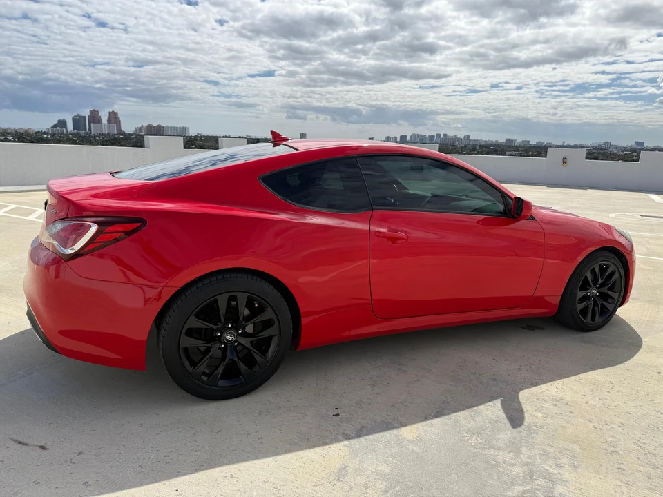 2013 Hyundai Genesis Coupe - Image 19 of 31