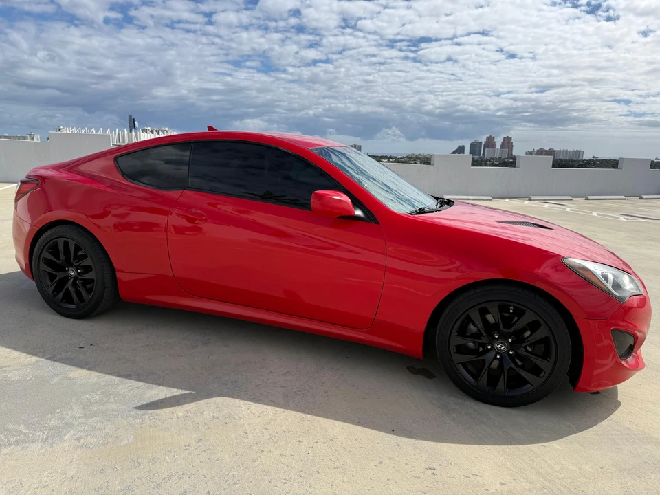 2013 Hyundai Genesis Coupe - Image 20 of 31