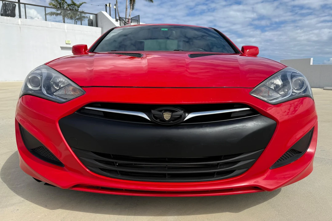 2013 Hyundai Genesis Coupe - Image 2 of 31
