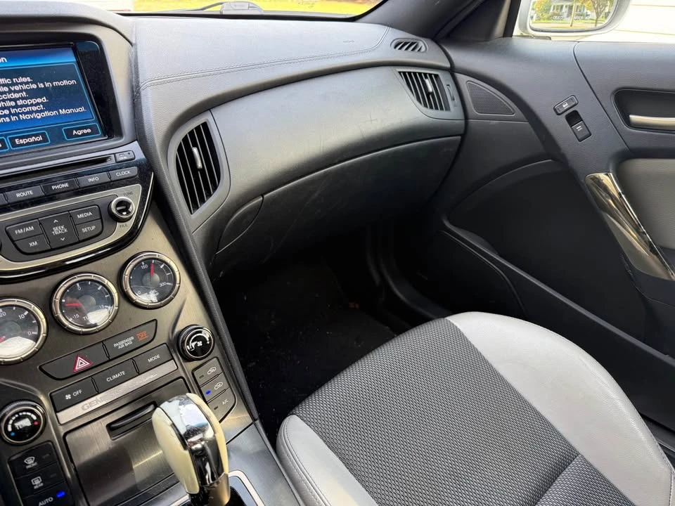 2013 Hyundai Genesis Coupe - Image 10 of 12