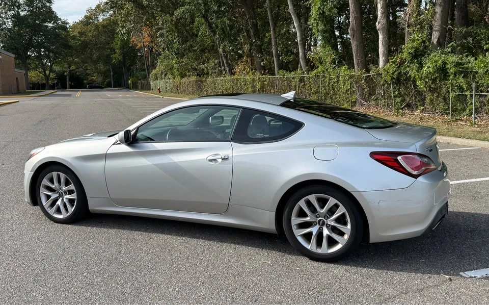 2013 Hyundai Genesis Coupe - Image 2 of 12