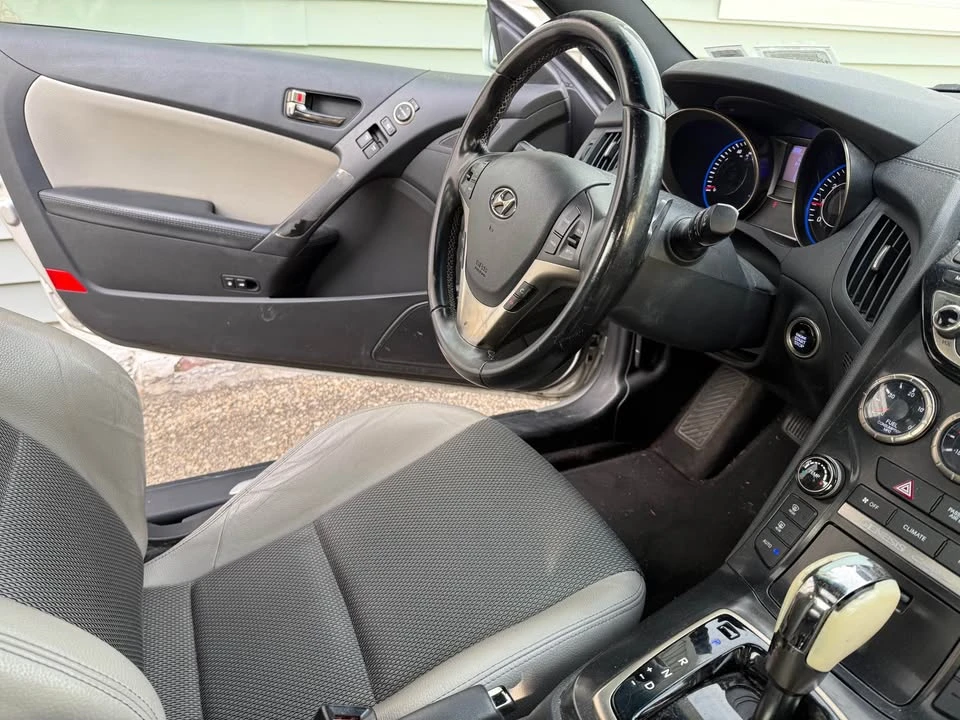 2013 Hyundai Genesis Coupe - Image 11 of 12