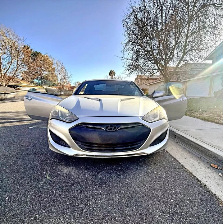2013 Hyundai Genesis Coupe - Image 6 of 12