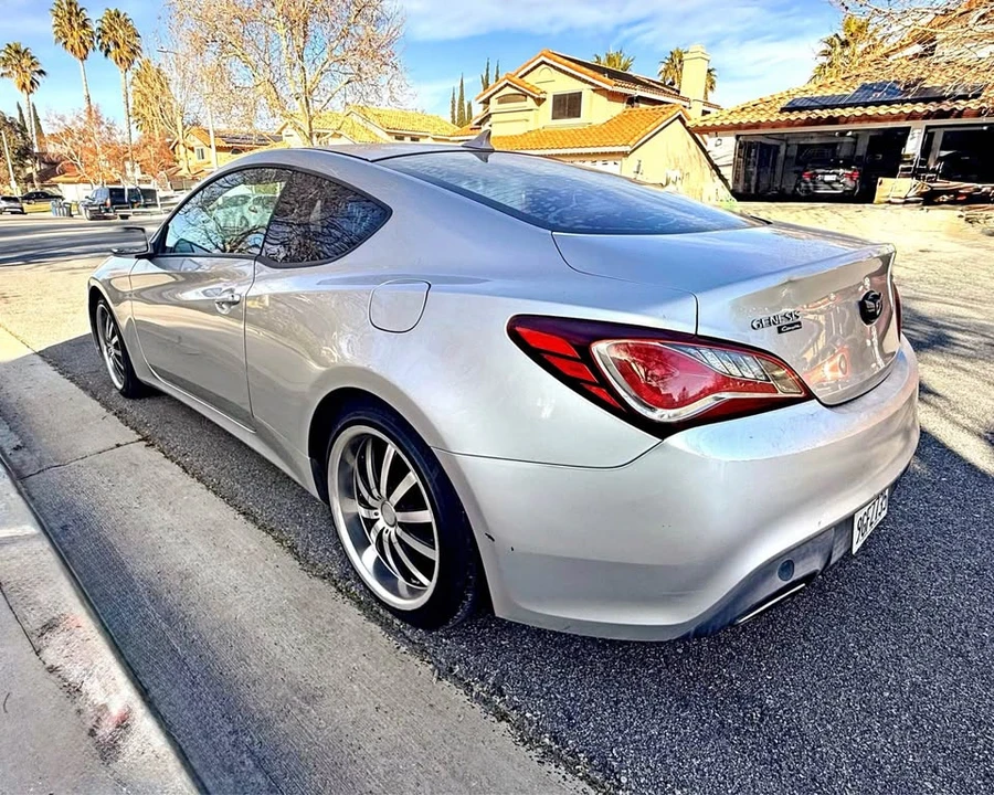 2013 Hyundai Genesis Coupe - Image 11 of 12