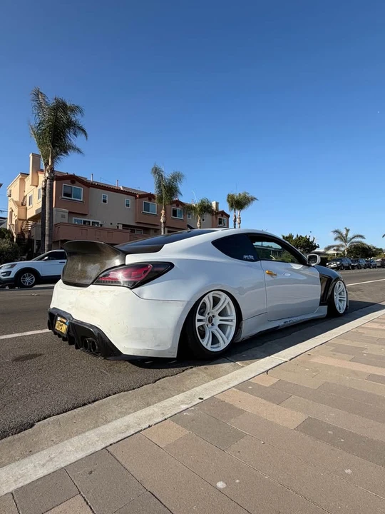 2013 Hyundai Genesis Coupe - Image 5 of 10