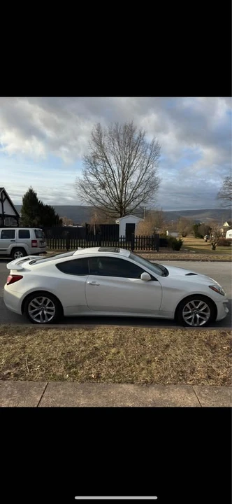 2013 Hyundai Genesis Coupe - Image 2 of 3