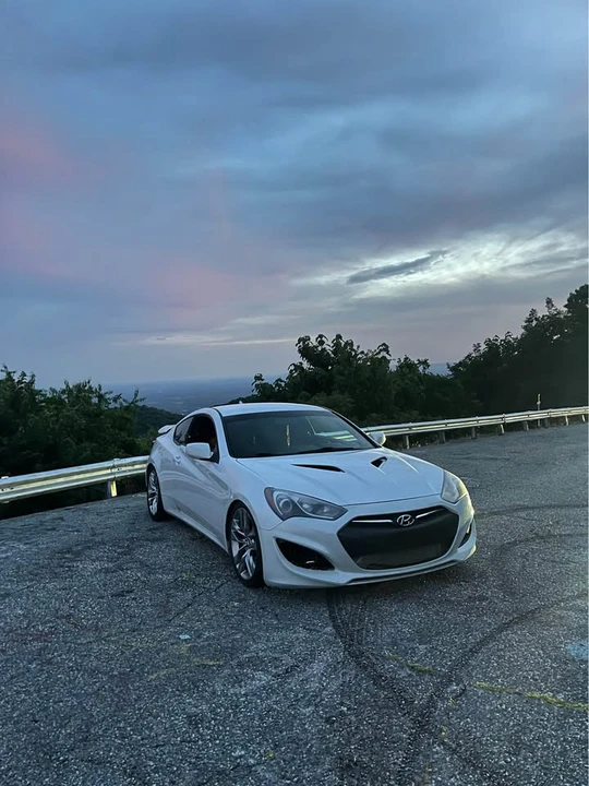 2013 Hyundai Genesis Coupe - Image 9 of 13