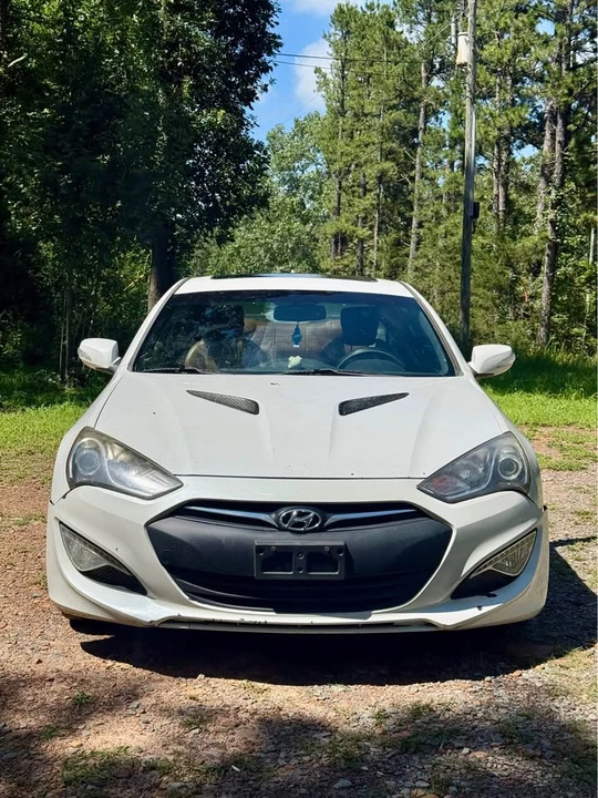 2013 Hyundai Genesis Coupe - Image 2 of 13