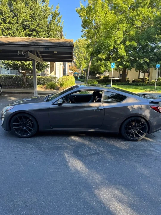 2013 Hyundai Genesis Coupe - Image 2 of 10