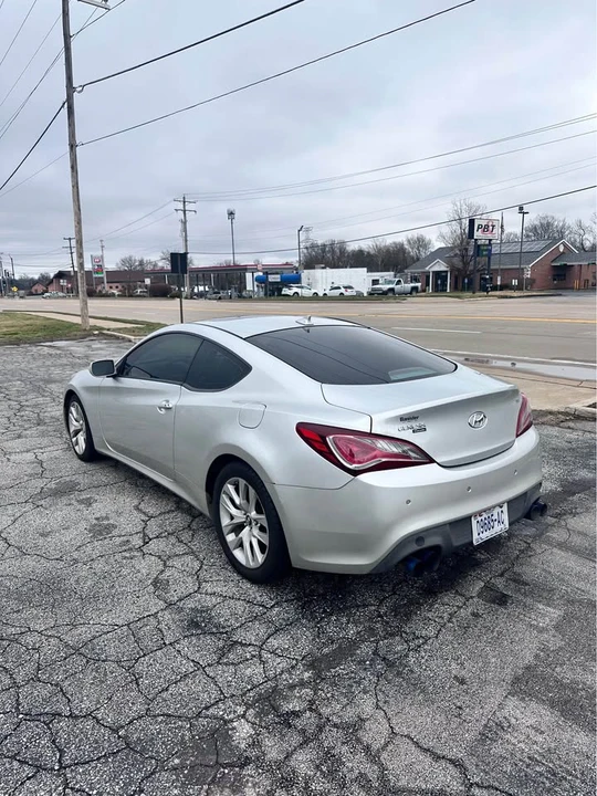2013 Hyundai Genesis Coupe - Image 4 of 17