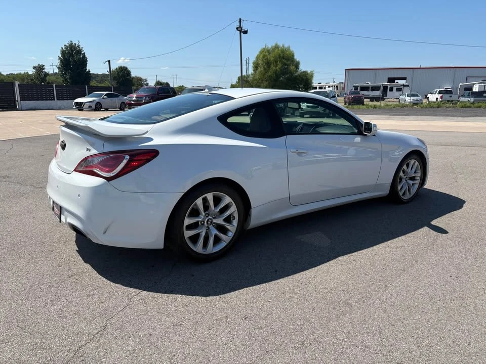 2013 Hyundai Genesis Coupe - Image 4 of 8