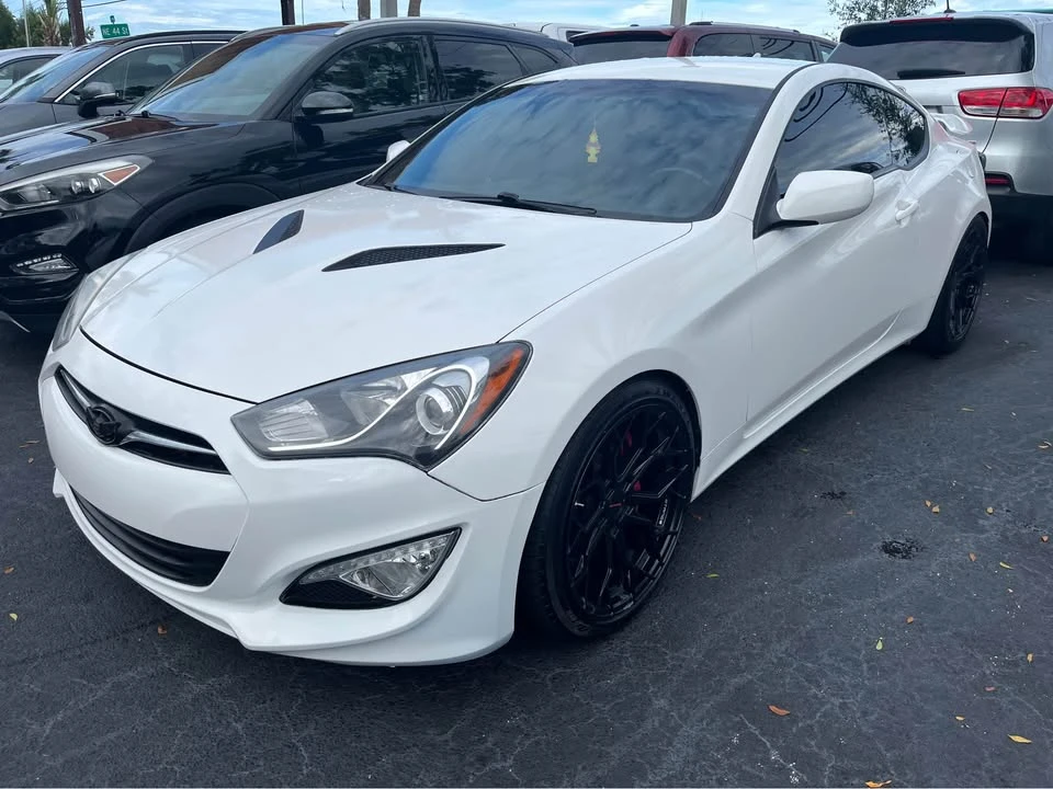 2013 Hyundai Genesis Coupe - Image 2 of 4