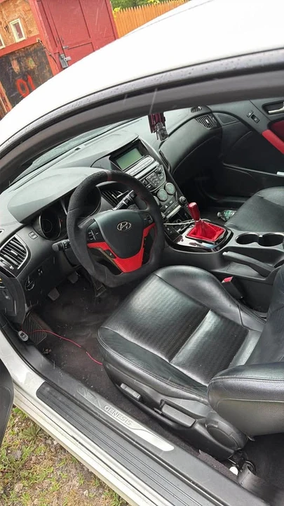2013 Hyundai Genesis Coupe - Image 11 of 14