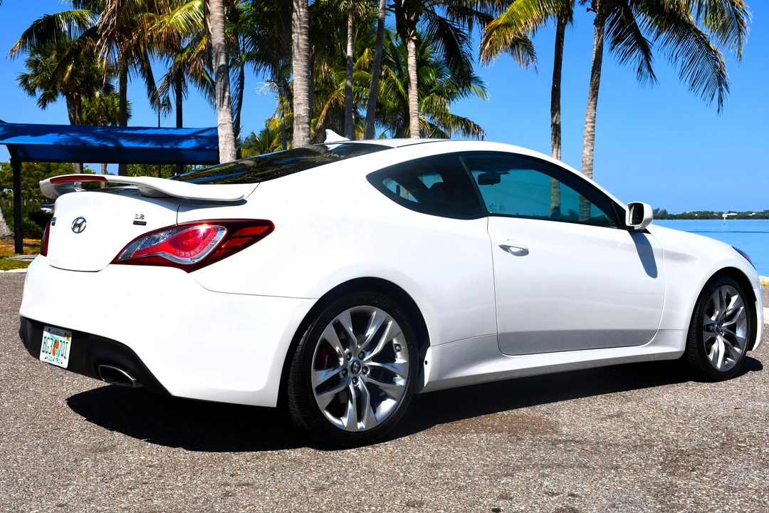 2013 Hyundai Genesis Coupe - Image 4 of 5