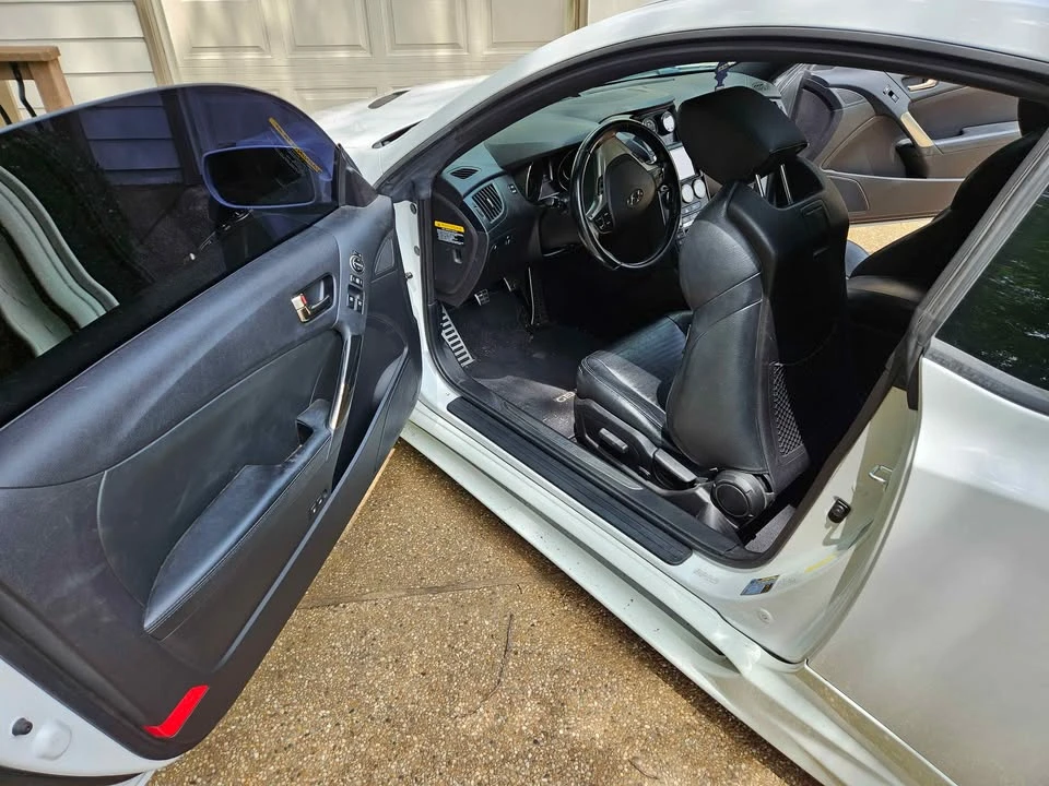 2013 Hyundai Genesis Coupe - Image 19 of 20