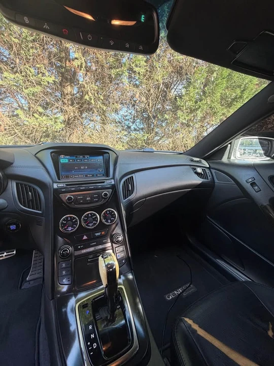 2013 Hyundai Genesis Coupe - Image 11 of 17