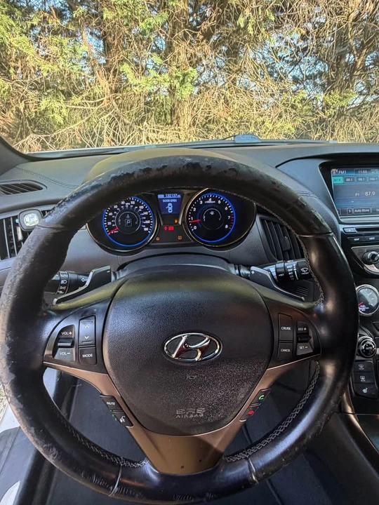 2013 Hyundai Genesis Coupe - Image 12 of 17
