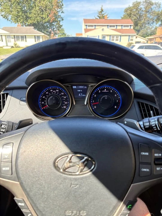 2013 Hyundai Genesis Coupe - Image 8 of 9