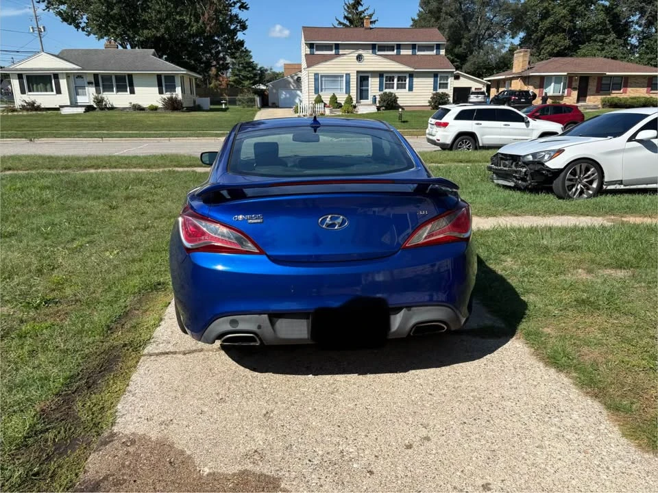 2013 Hyundai Genesis Coupe - Image 2 of 9