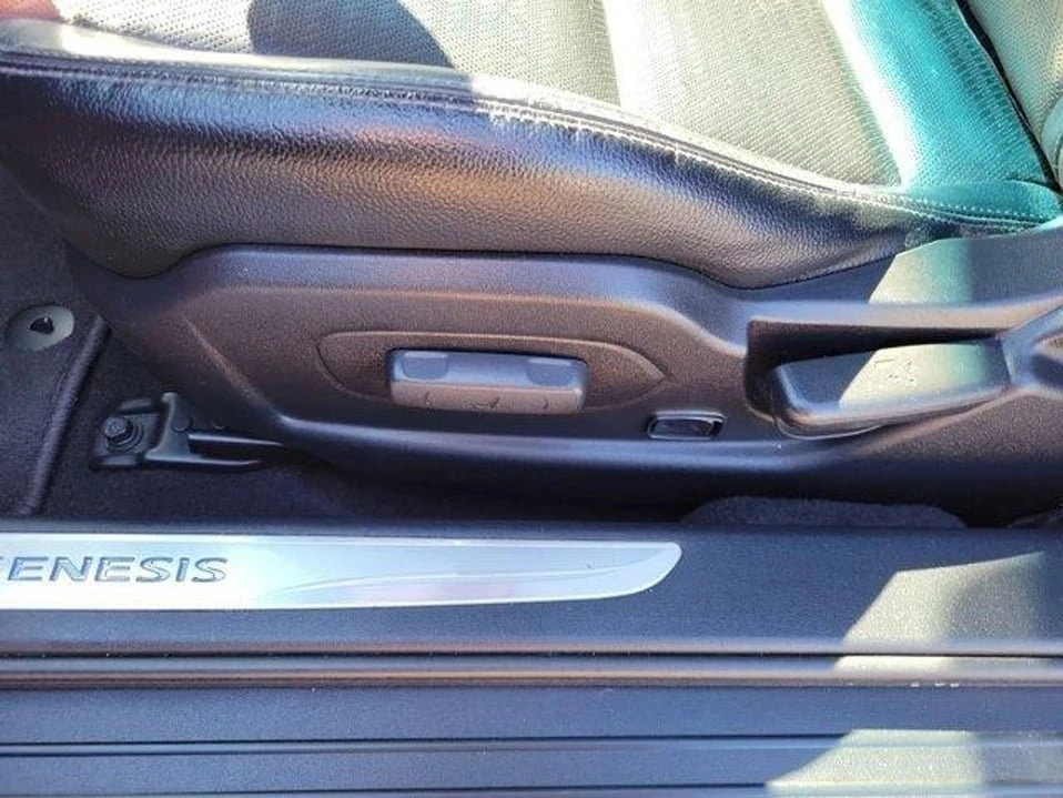 2013 Hyundai Genesis Coupe - Image 11 of 20