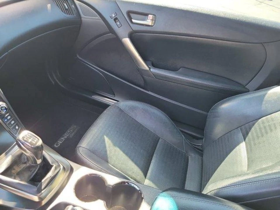 2013 Hyundai Genesis Coupe - Image 15 of 20