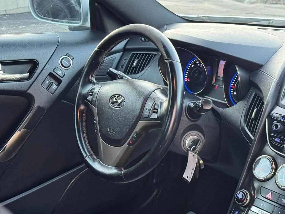 2013 Hyundai Genesis Coupe - Image 16 of 20