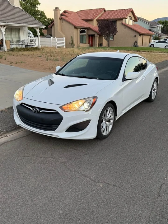 2013 Hyundai Genesis Coupe - Image 4 of 5
