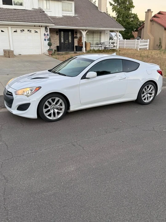 2013 Hyundai Genesis Coupe - Image 3 of 5