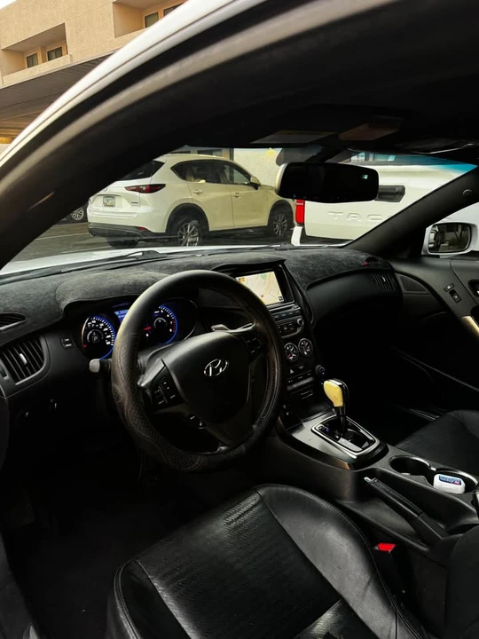 2013 Hyundai Genesis Coupe - Image 11 of 14