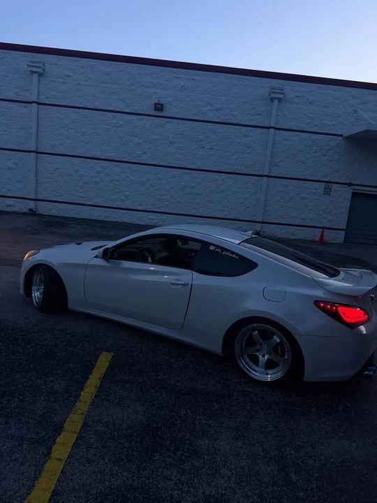 2013 Hyundai Genesis Coupe - Image 5 of 9